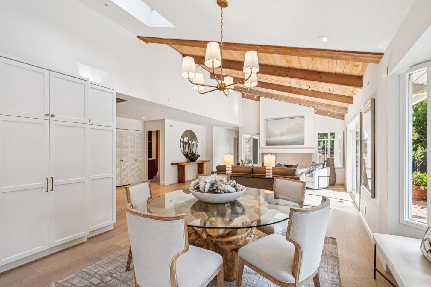 Detail Gallery Image 15 of 54 For 822 Mesa Ct, Palo Alto,  CA 94306 - 5 Beds | 3/1 Baths