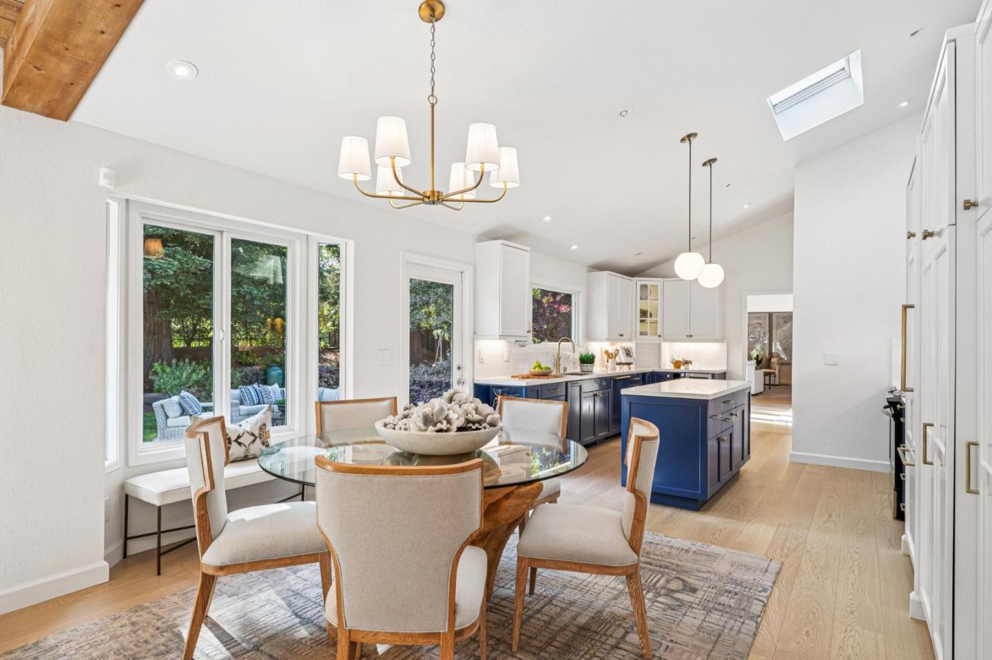 Detail Gallery Image 16 of 54 For 822 Mesa Ct, Palo Alto,  CA 94306 - 5 Beds | 3/1 Baths