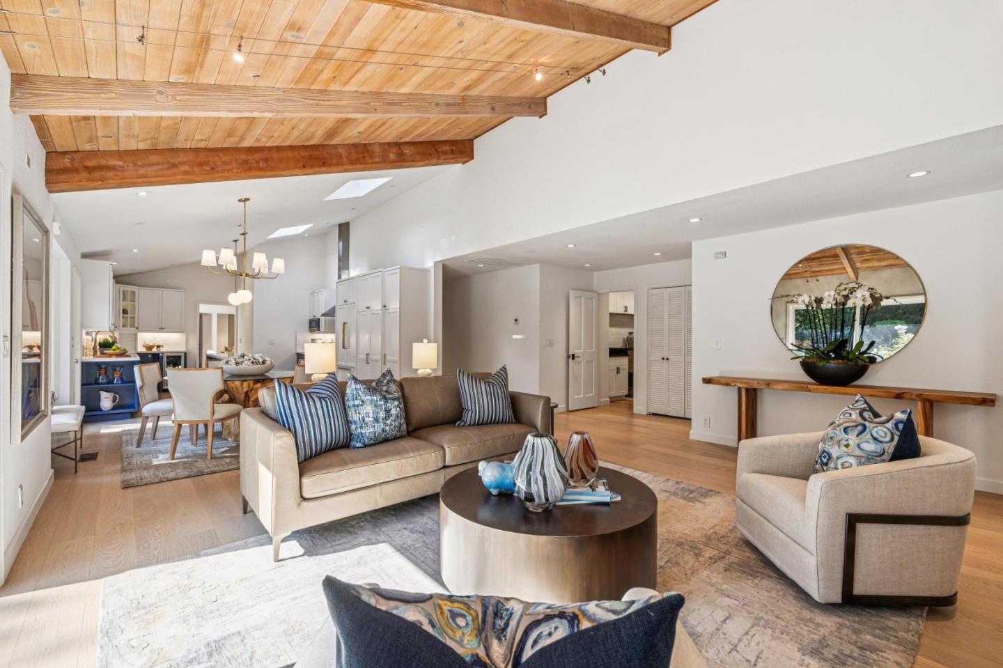 Detail Gallery Image 19 of 54 For 822 Mesa Ct, Palo Alto,  CA 94306 - 5 Beds | 3/1 Baths