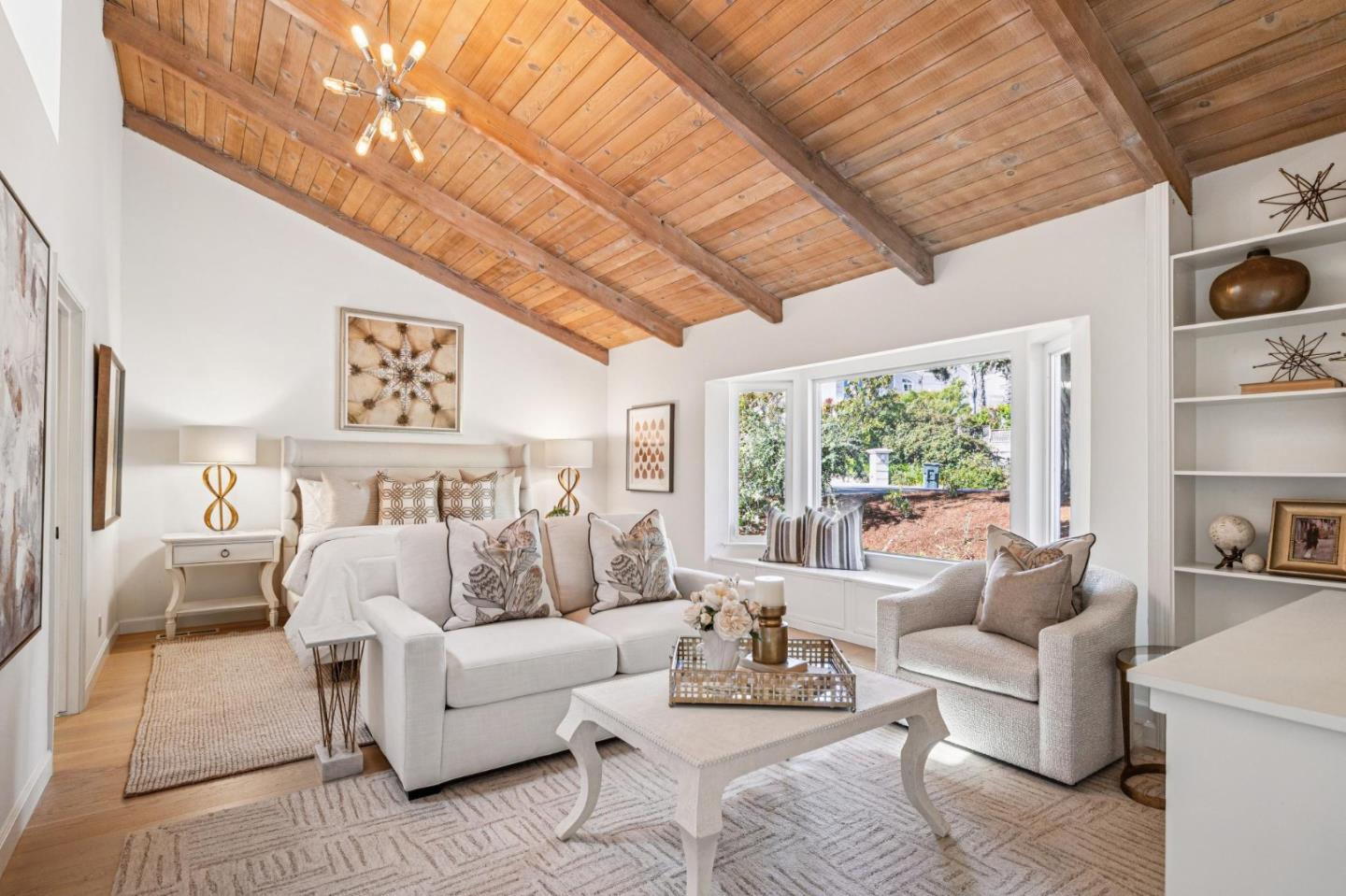 Detail Gallery Image 20 of 54 For 822 Mesa Ct, Palo Alto,  CA 94306 - 5 Beds | 3/1 Baths