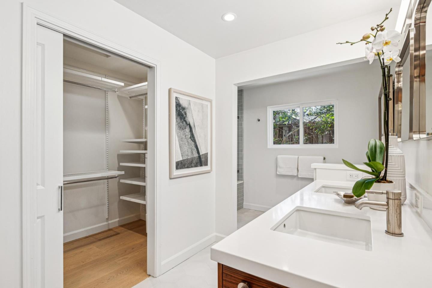 Detail Gallery Image 22 of 54 For 822 Mesa Ct, Palo Alto,  CA 94306 - 5 Beds | 3/1 Baths