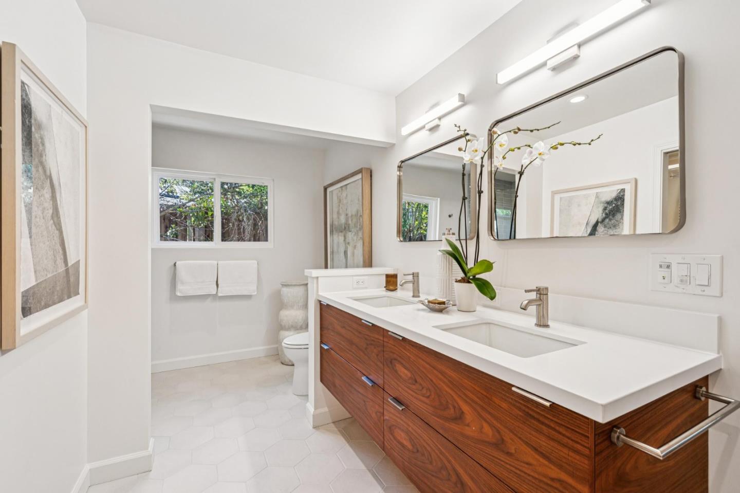 Detail Gallery Image 23 of 54 For 822 Mesa Ct, Palo Alto,  CA 94306 - 5 Beds | 3/1 Baths