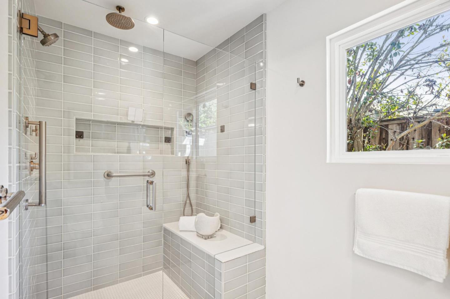 Detail Gallery Image 24 of 54 For 822 Mesa Ct, Palo Alto,  CA 94306 - 5 Beds | 3/1 Baths
