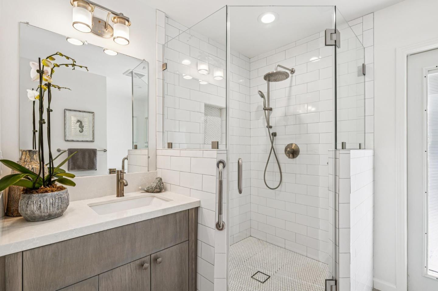 Detail Gallery Image 27 of 54 For 822 Mesa Ct, Palo Alto,  CA 94306 - 5 Beds | 3/1 Baths