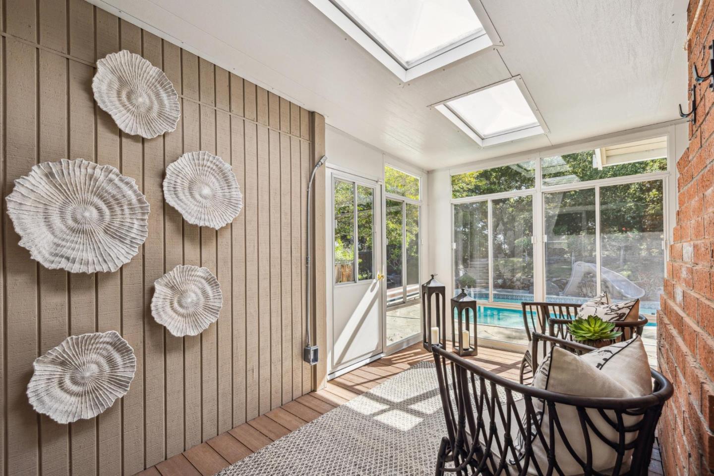 Detail Gallery Image 30 of 54 For 822 Mesa Ct, Palo Alto,  CA 94306 - 5 Beds | 3/1 Baths