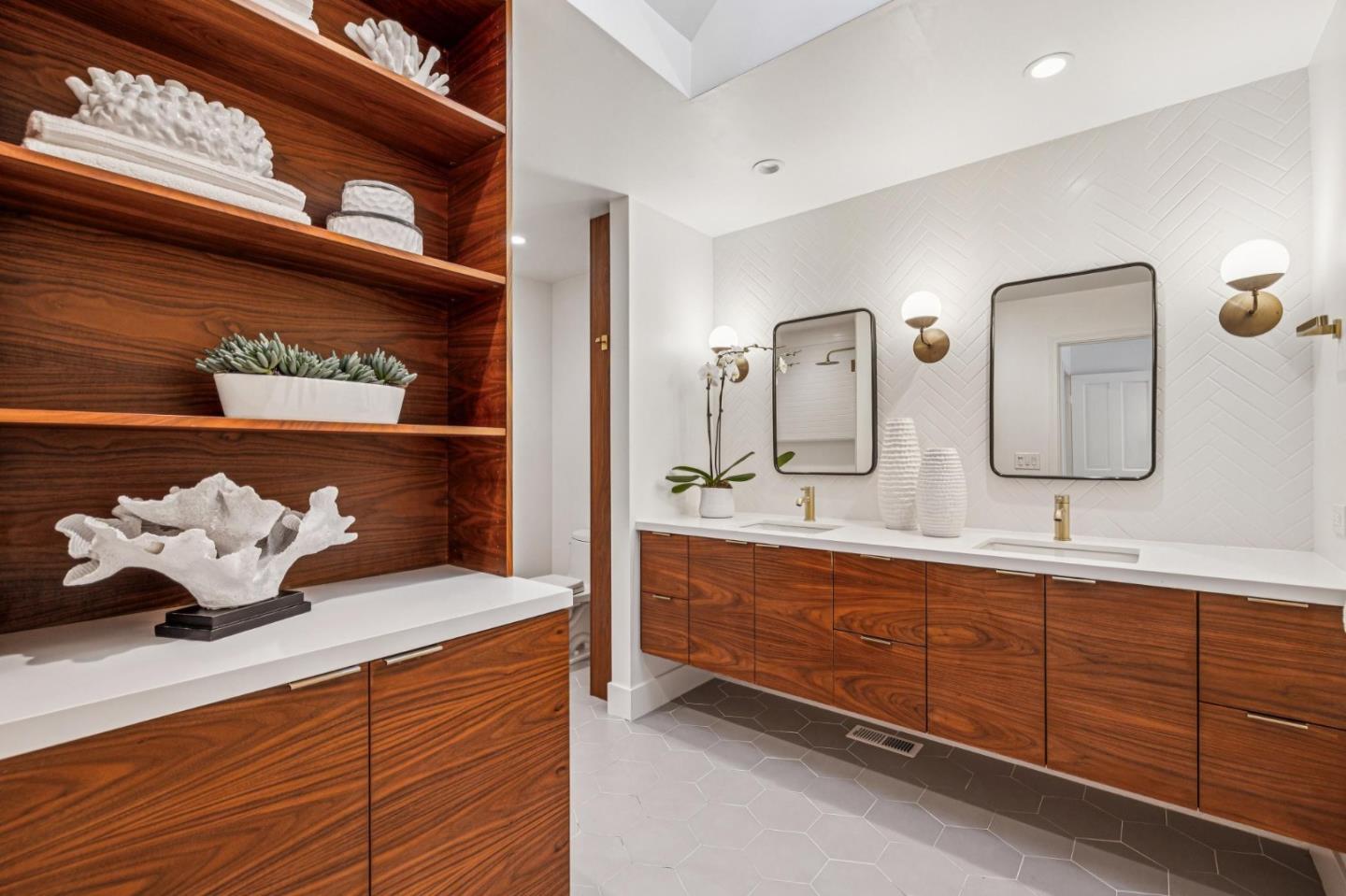 Detail Gallery Image 34 of 54 For 822 Mesa Ct, Palo Alto,  CA 94306 - 5 Beds | 3/1 Baths