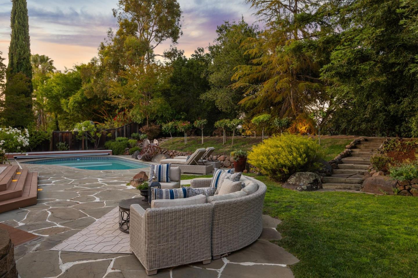Detail Gallery Image 39 of 54 For 822 Mesa Ct, Palo Alto,  CA 94306 - 5 Beds | 3/1 Baths