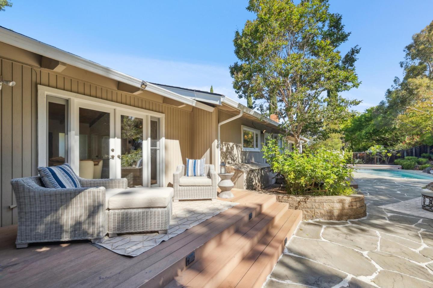 Detail Gallery Image 40 of 54 For 822 Mesa Ct, Palo Alto,  CA 94306 - 5 Beds | 3/1 Baths