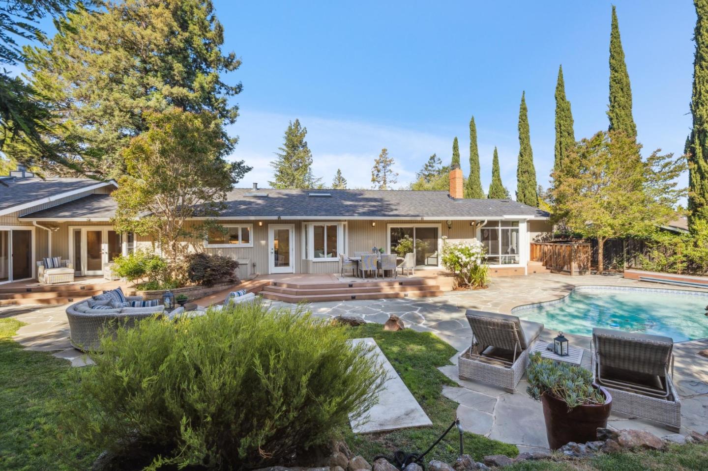 Detail Gallery Image 45 of 54 For 822 Mesa Ct, Palo Alto,  CA 94306 - 5 Beds | 3/1 Baths