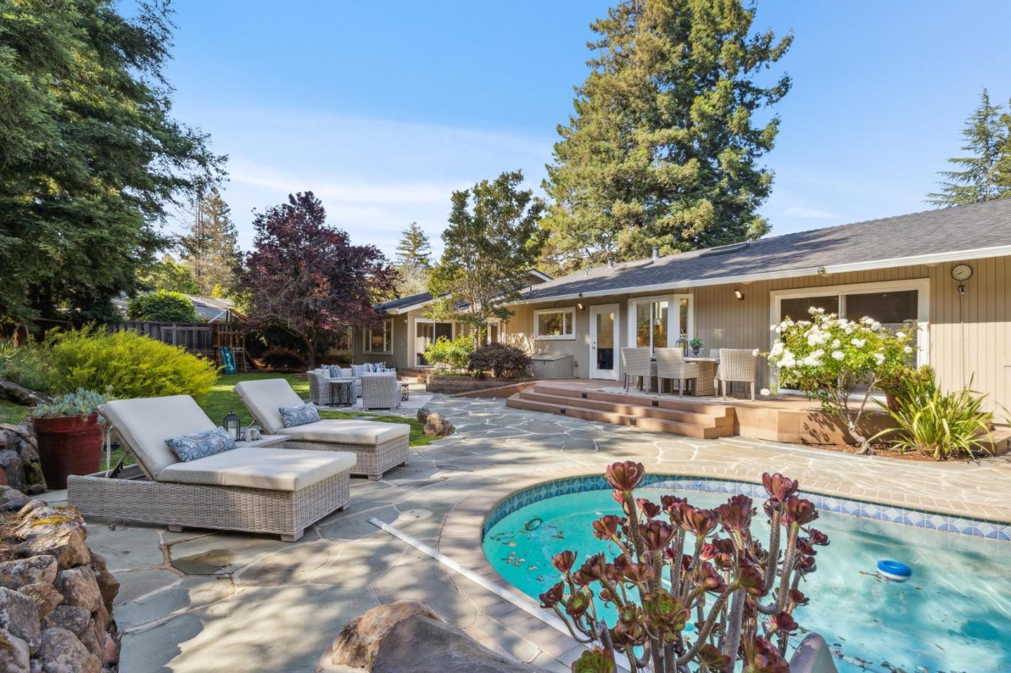 Detail Gallery Image 47 of 54 For 822 Mesa Ct, Palo Alto,  CA 94306 - 5 Beds | 3/1 Baths