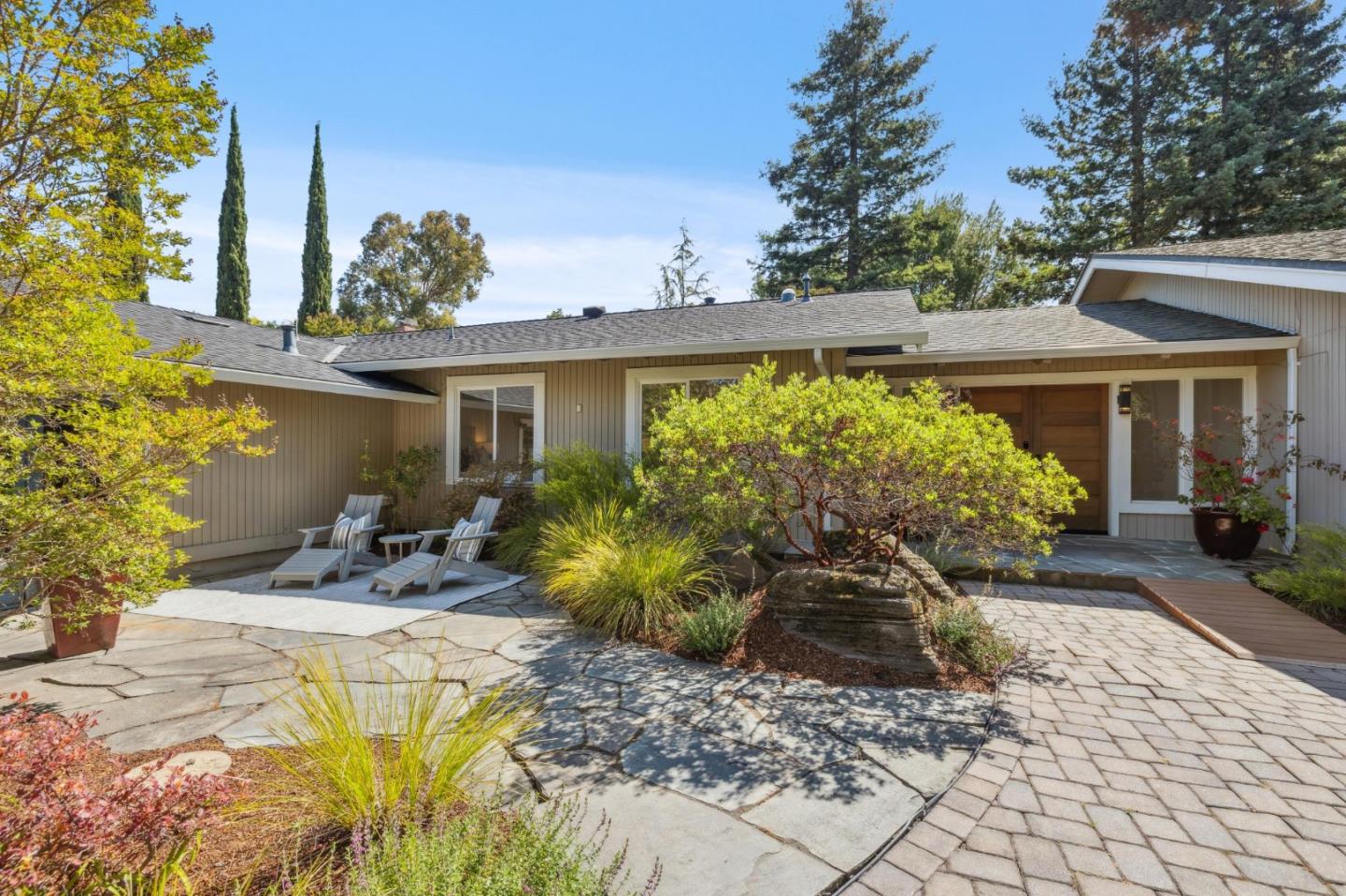 Detail Gallery Image 5 of 54 For 822 Mesa Ct, Palo Alto,  CA 94306 - 5 Beds | 3/1 Baths