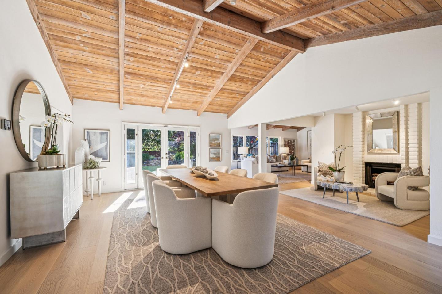 Detail Gallery Image 8 of 54 For 822 Mesa Ct, Palo Alto,  CA 94306 - 5 Beds | 3/1 Baths
