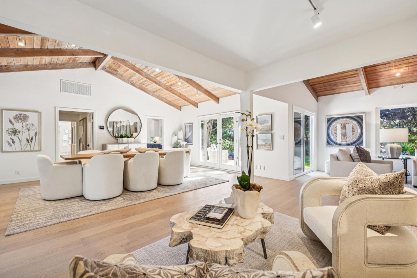 Detail Gallery Image 9 of 54 For 822 Mesa Ct, Palo Alto,  CA 94306 - 5 Beds | 3/1 Baths