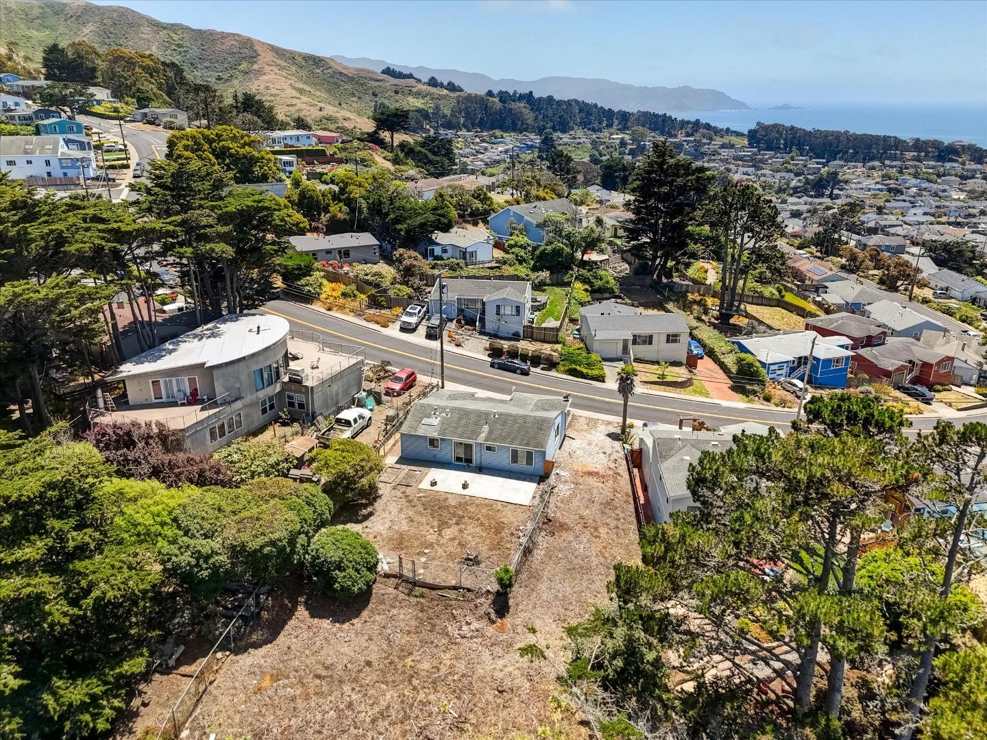 Detail Gallery Image 10 of 51 For 331 Manor Dr, Pacifica,  CA 94044 - 3 Beds | 1 Baths