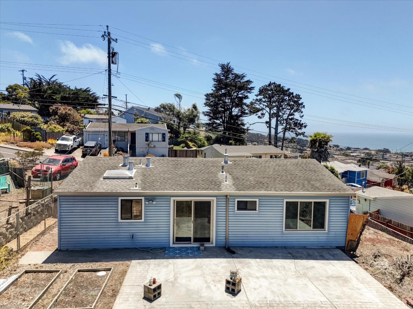 Detail Gallery Image 12 of 51 For 331 Manor Dr, Pacifica,  CA 94044 - 3 Beds | 1 Baths