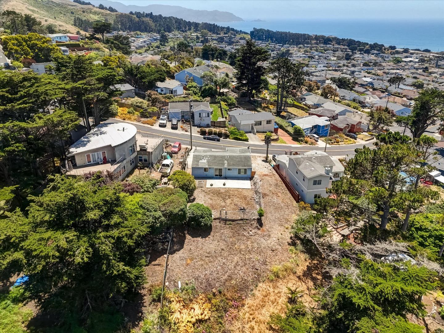 Detail Gallery Image 14 of 51 For 331 Manor Dr, Pacifica,  CA 94044 - 3 Beds | 1 Baths