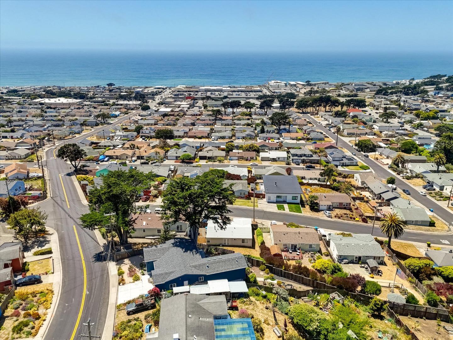 Detail Gallery Image 19 of 51 For 331 Manor Dr, Pacifica,  CA 94044 - 3 Beds | 1 Baths