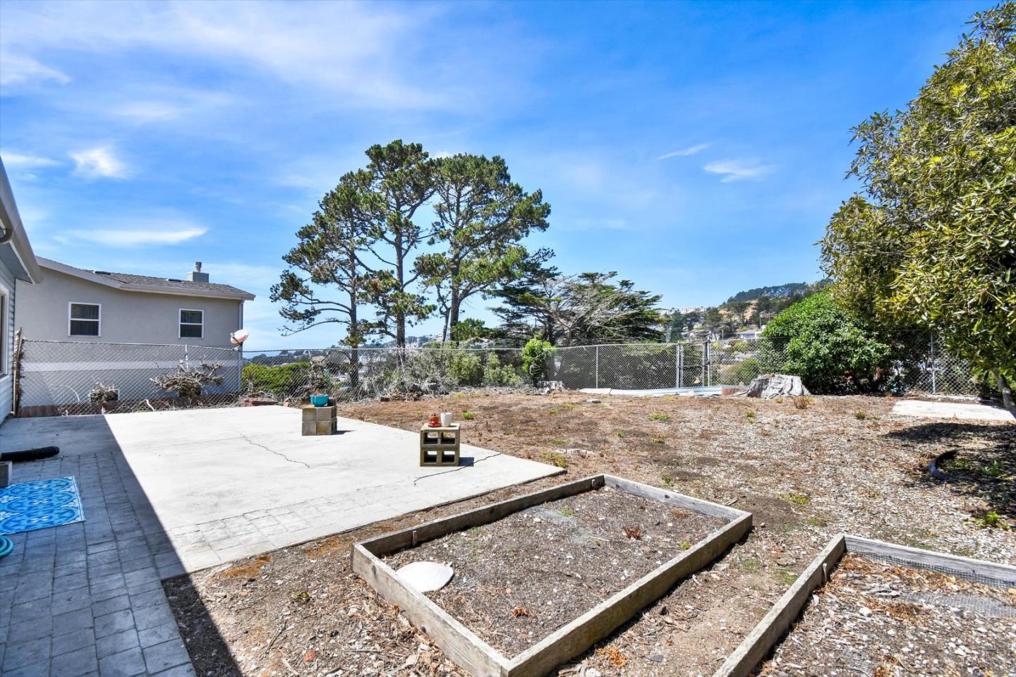 Detail Gallery Image 24 of 51 For 331 Manor Dr, Pacifica,  CA 94044 - 3 Beds | 1 Baths