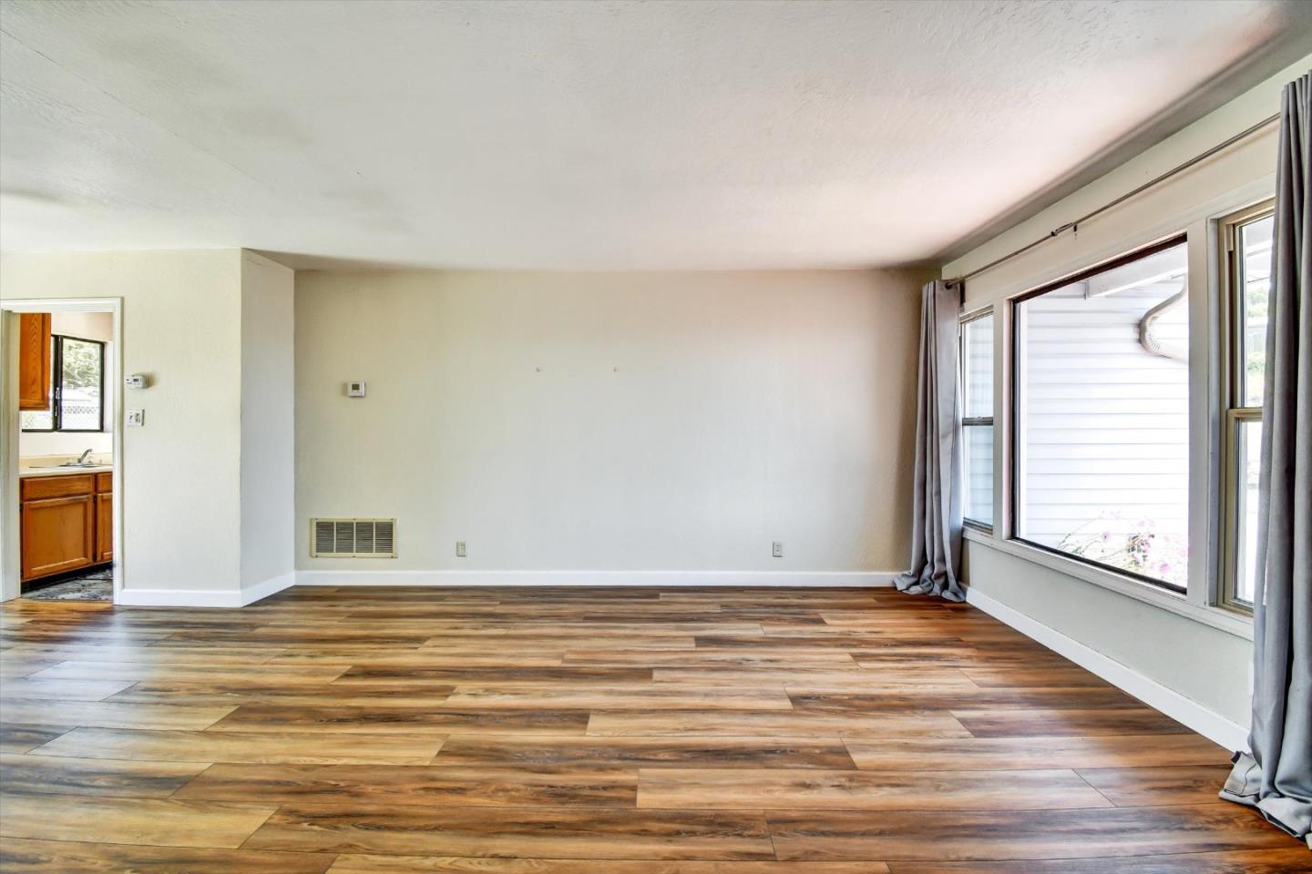 Detail Gallery Image 27 of 51 For 331 Manor Dr, Pacifica,  CA 94044 - 3 Beds | 1 Baths