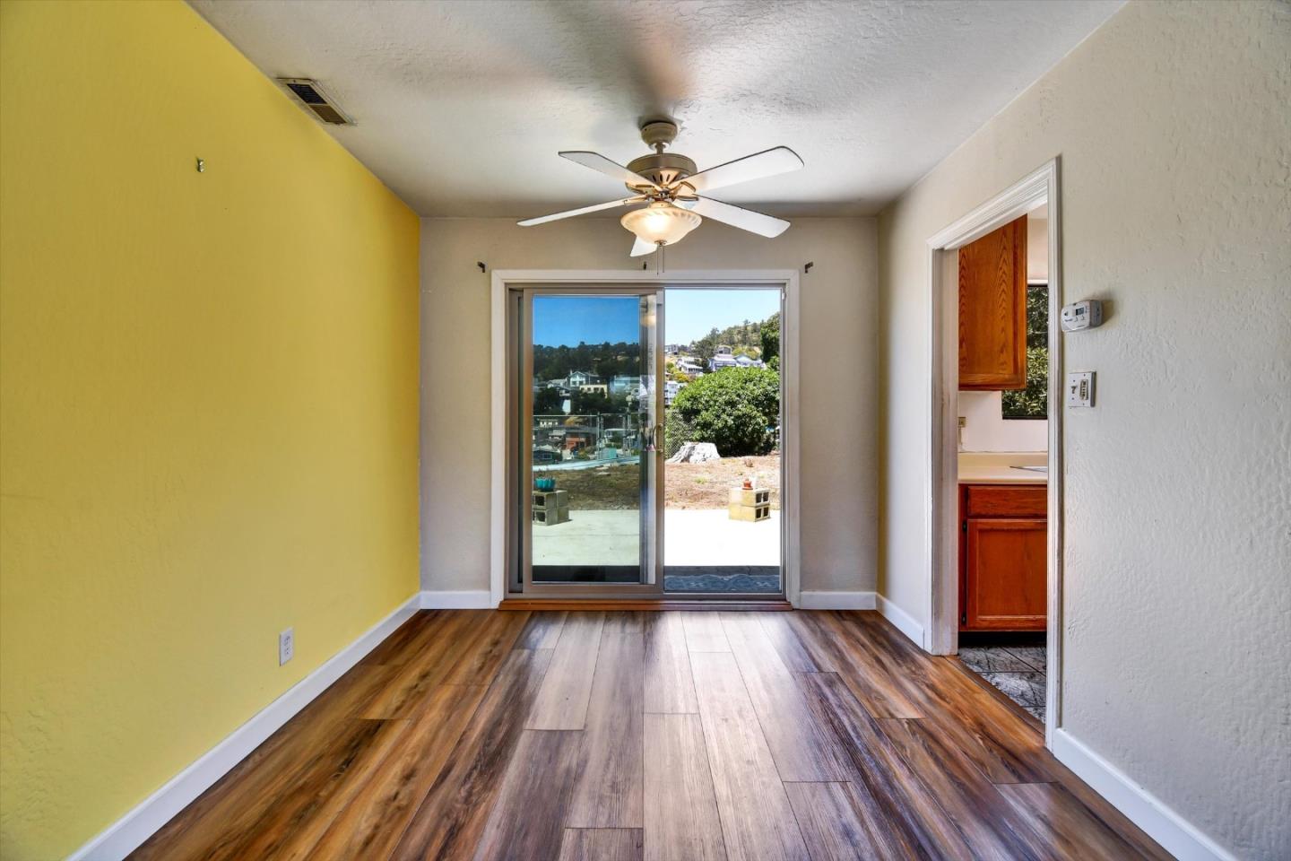 Detail Gallery Image 28 of 51 For 331 Manor Dr, Pacifica,  CA 94044 - 3 Beds | 1 Baths