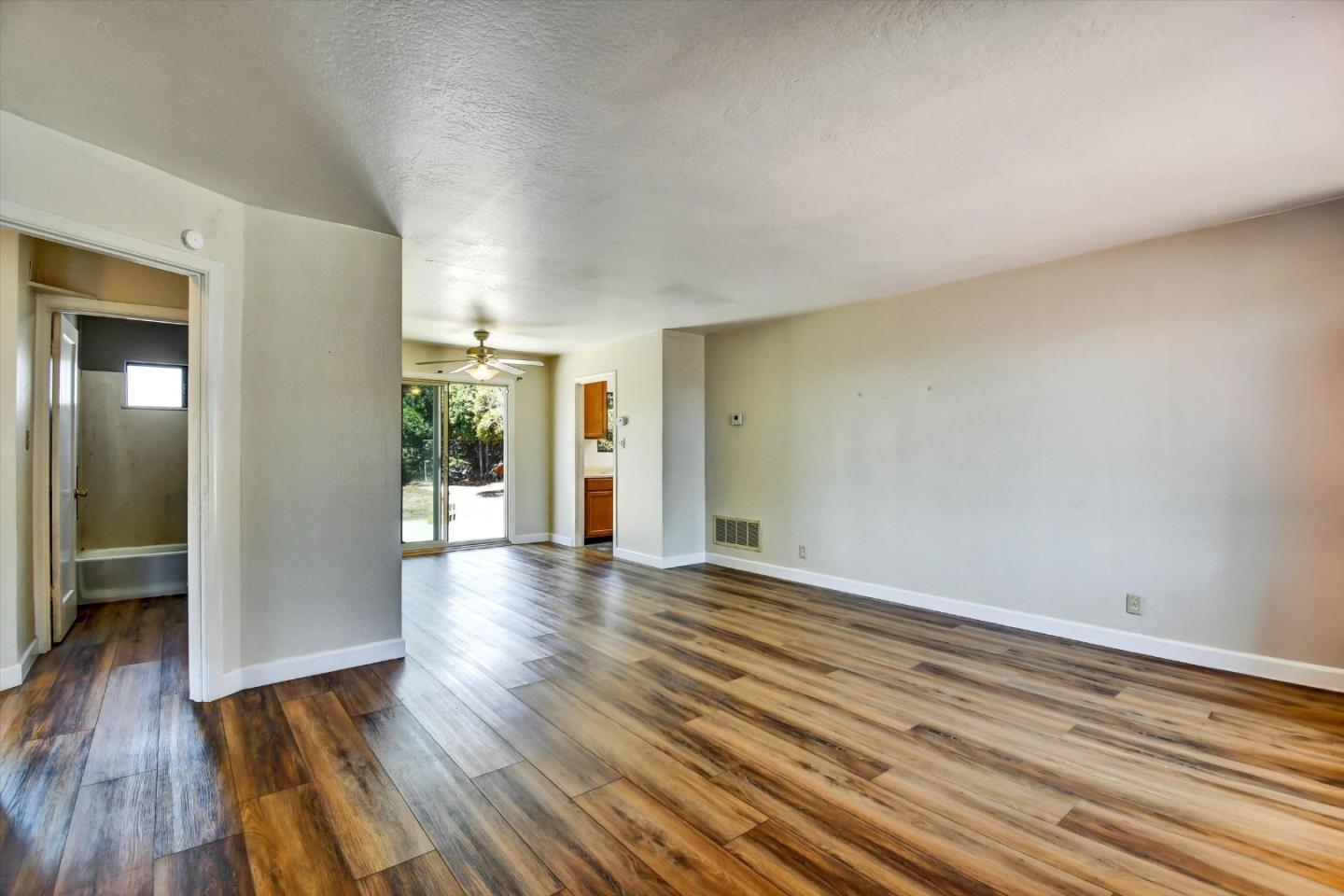 Detail Gallery Image 32 of 51 For 331 Manor Dr, Pacifica,  CA 94044 - 3 Beds | 1 Baths