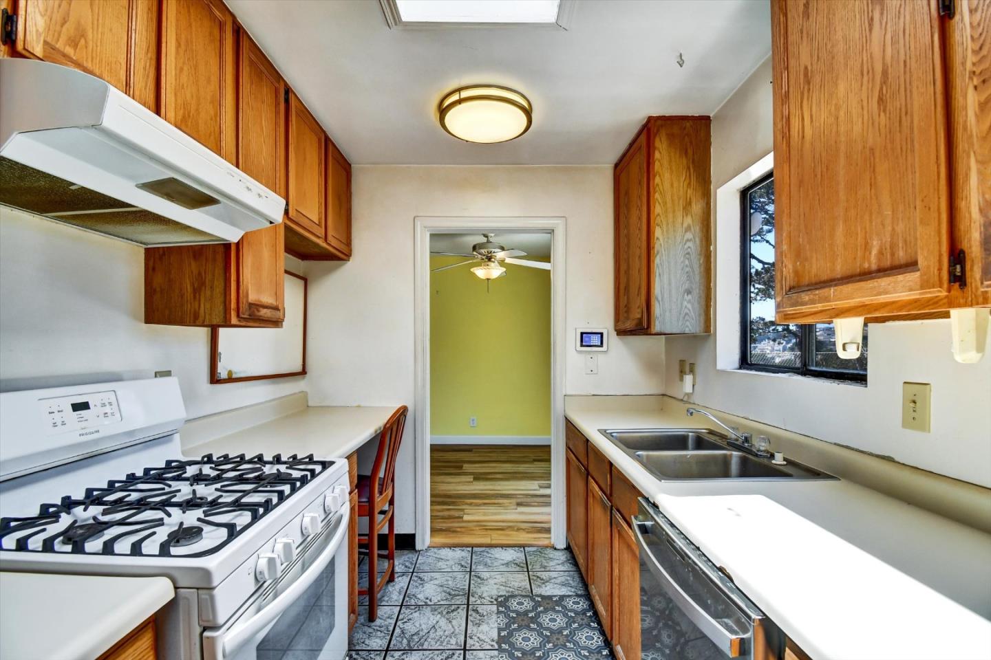 Detail Gallery Image 33 of 51 For 331 Manor Dr, Pacifica,  CA 94044 - 3 Beds | 1 Baths