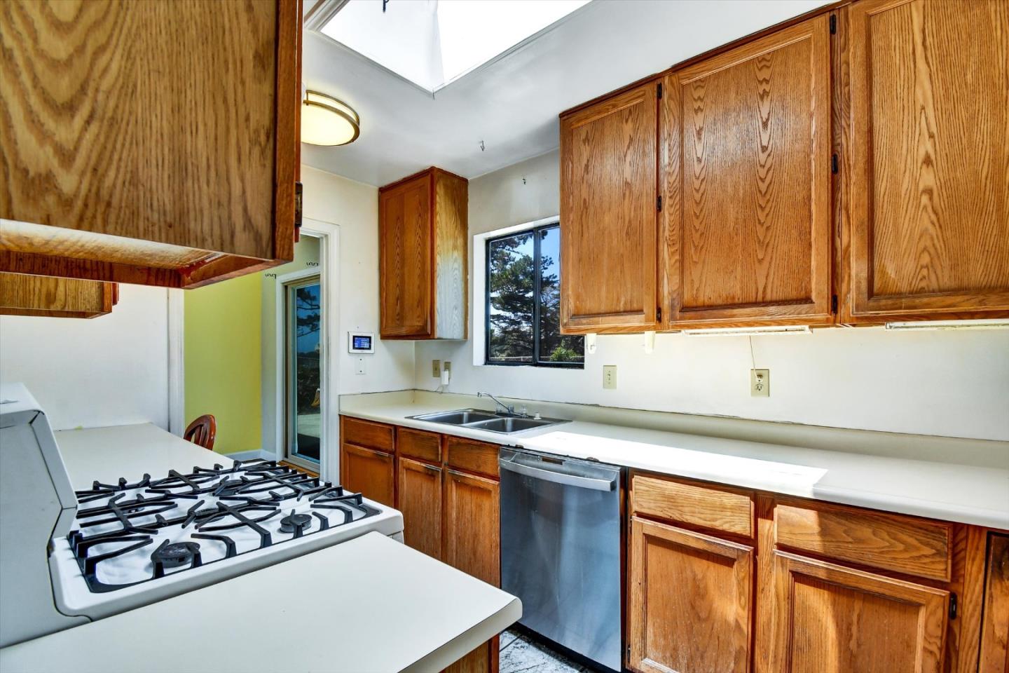 Detail Gallery Image 34 of 51 For 331 Manor Dr, Pacifica,  CA 94044 - 3 Beds | 1 Baths