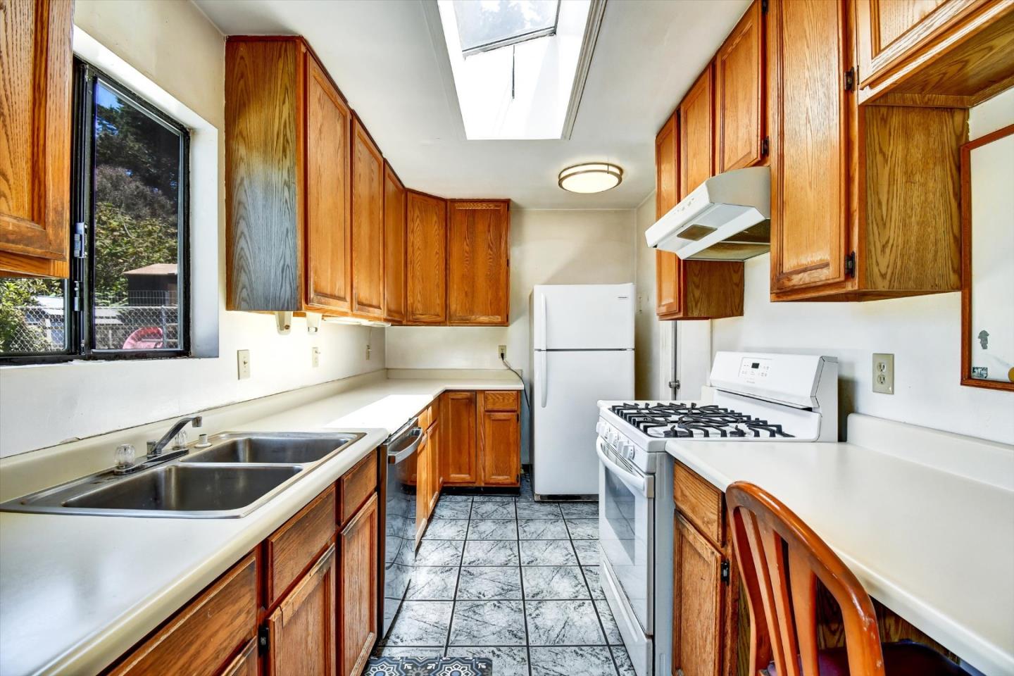 Detail Gallery Image 35 of 51 For 331 Manor Dr, Pacifica,  CA 94044 - 3 Beds | 1 Baths