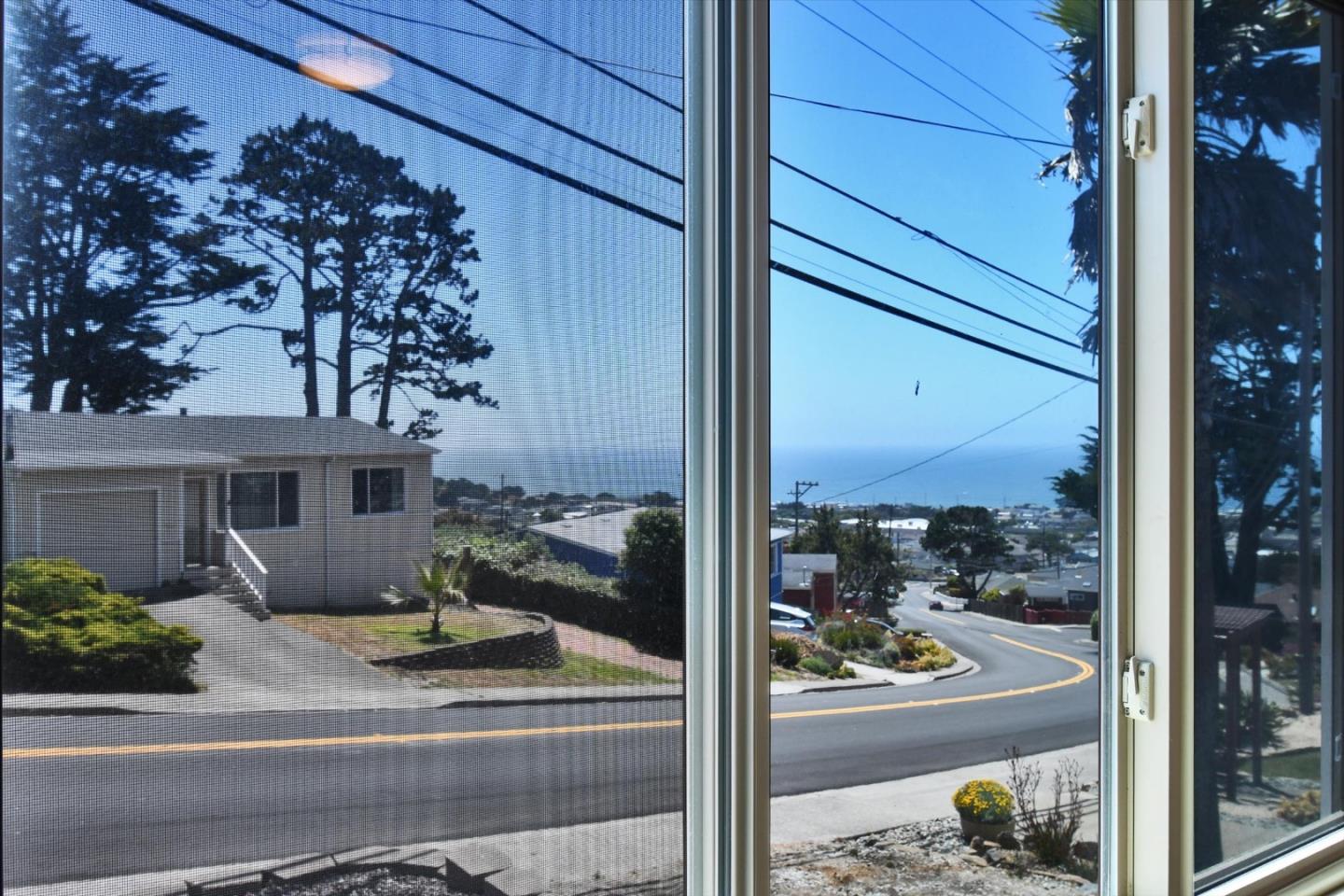 Detail Gallery Image 36 of 51 For 331 Manor Dr, Pacifica,  CA 94044 - 3 Beds | 1 Baths