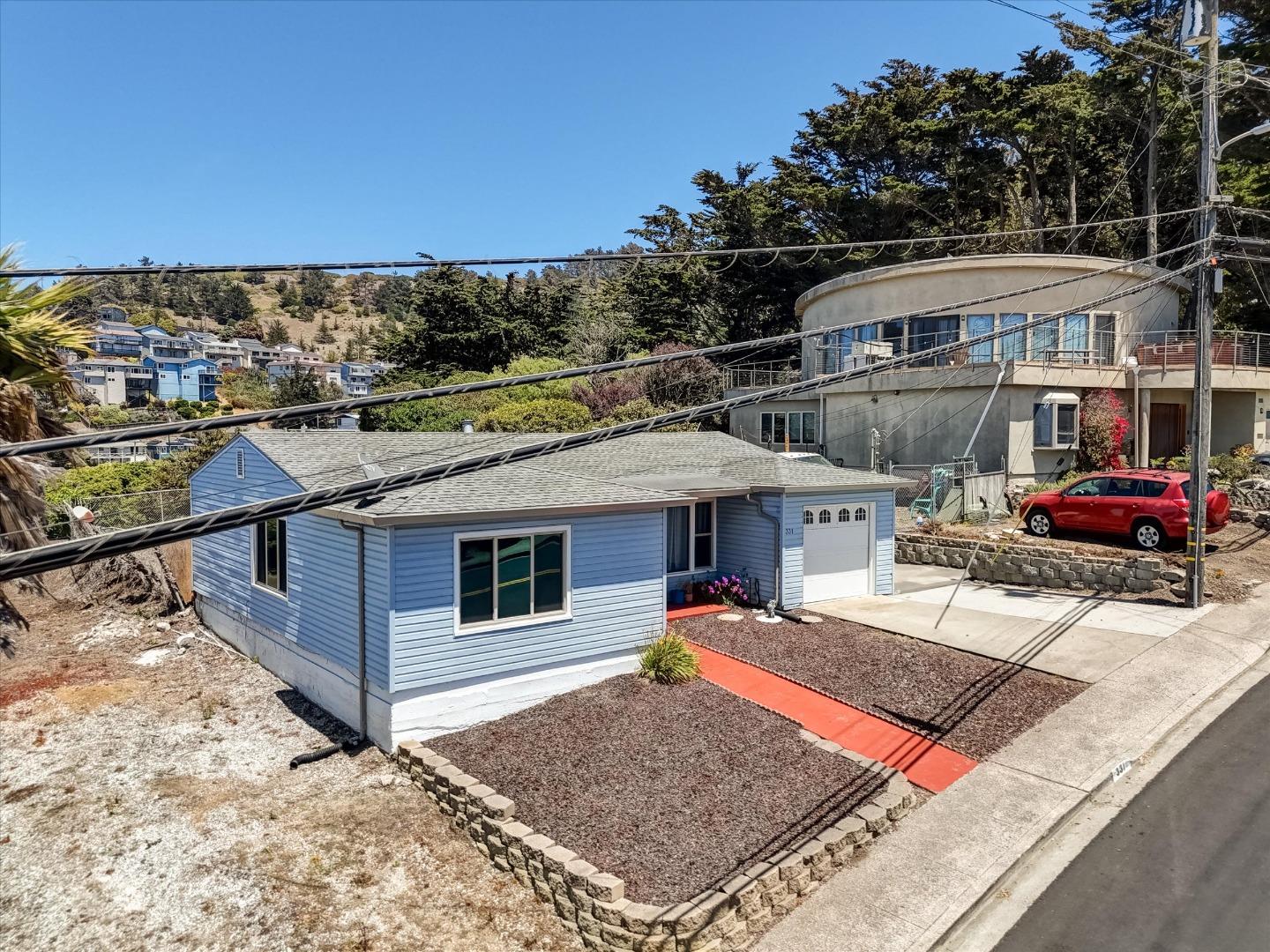 Detail Gallery Image 4 of 51 For 331 Manor Dr, Pacifica,  CA 94044 - 3 Beds | 1 Baths