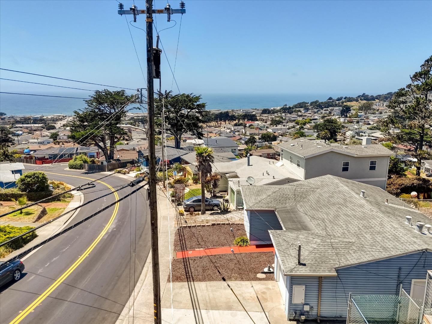 Detail Gallery Image 6 of 51 For 331 Manor Dr, Pacifica,  CA 94044 - 3 Beds | 1 Baths