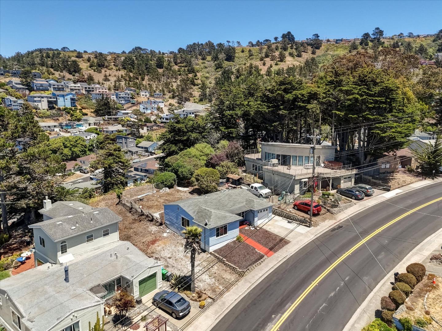 Detail Gallery Image 8 of 51 For 331 Manor Dr, Pacifica,  CA 94044 - 3 Beds | 1 Baths