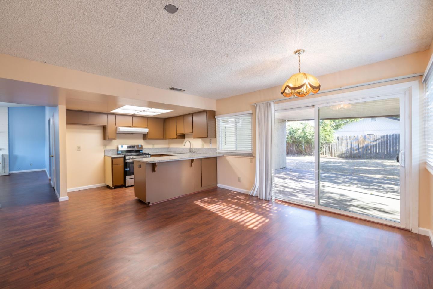 Detail Gallery Image 10 of 13 For 6862 Westchester Way, Citrus Heights,  CA 95621 - 3 Beds | 2 Baths