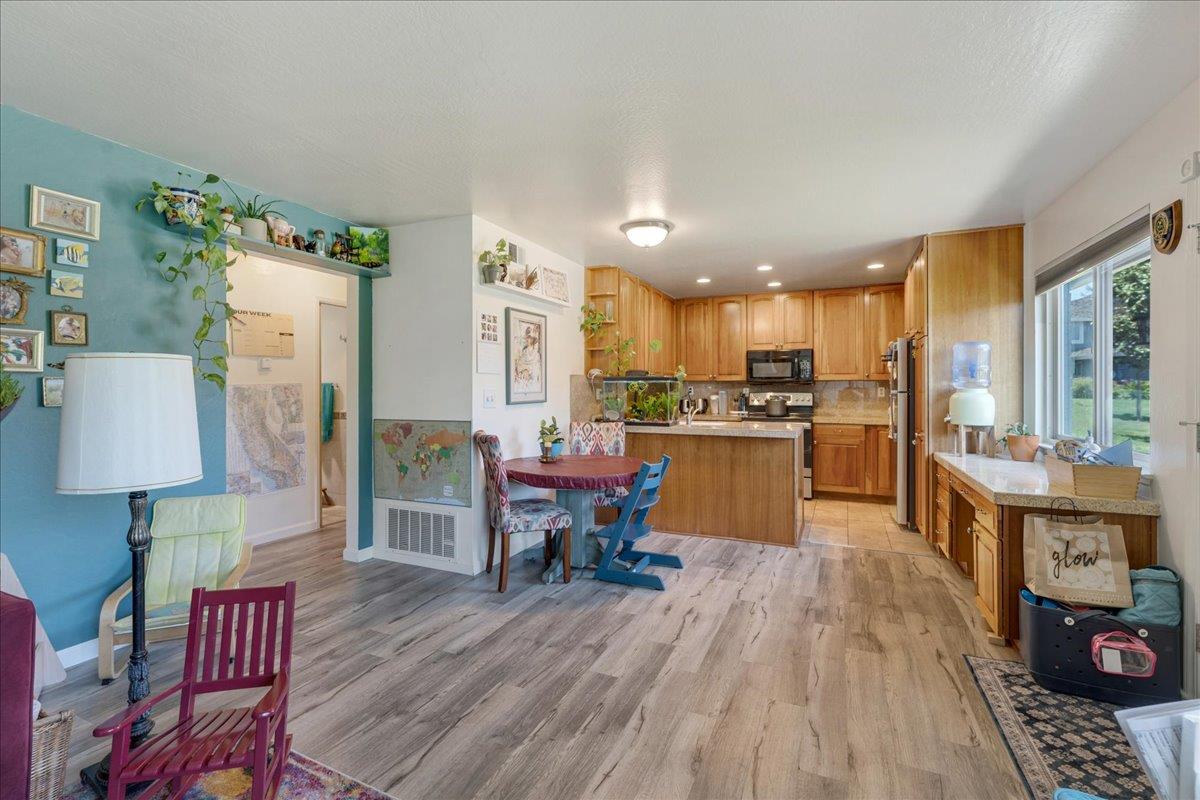 Detail Gallery Image 7 of 16 For 1415 Ruby Ct #1,  Capitola,  CA 95010 - 2 Beds | 1 Baths
