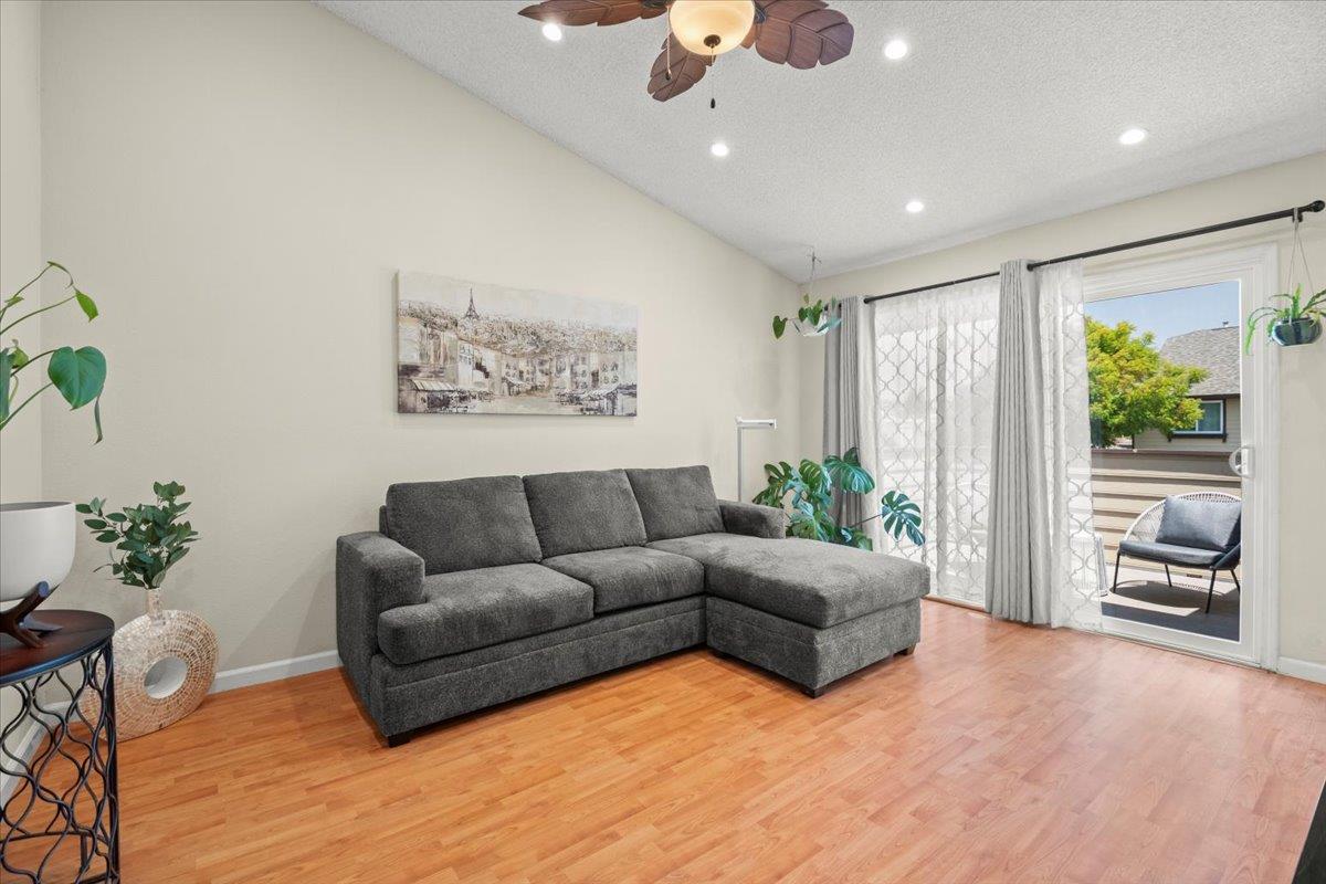 Detail Gallery Image 4 of 16 For 3847 Yorkshire St #8,  San Leandro,  CA 94578 - 2 Beds | 2 Baths