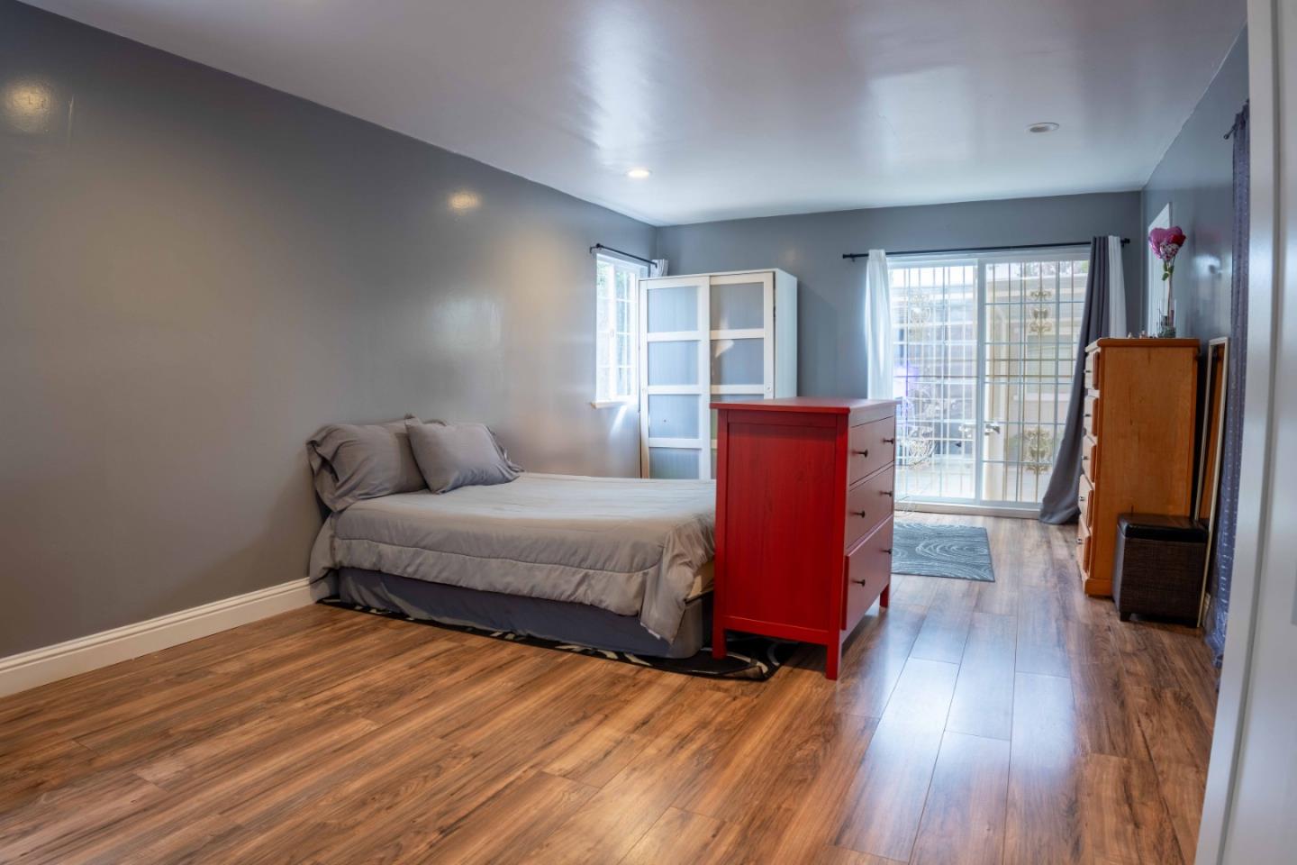 Detail Gallery Image 13 of 27 For 2232 Euclid Ave, East Palo Alto,  CA 94303 - 4 Beds | 1/1 Baths