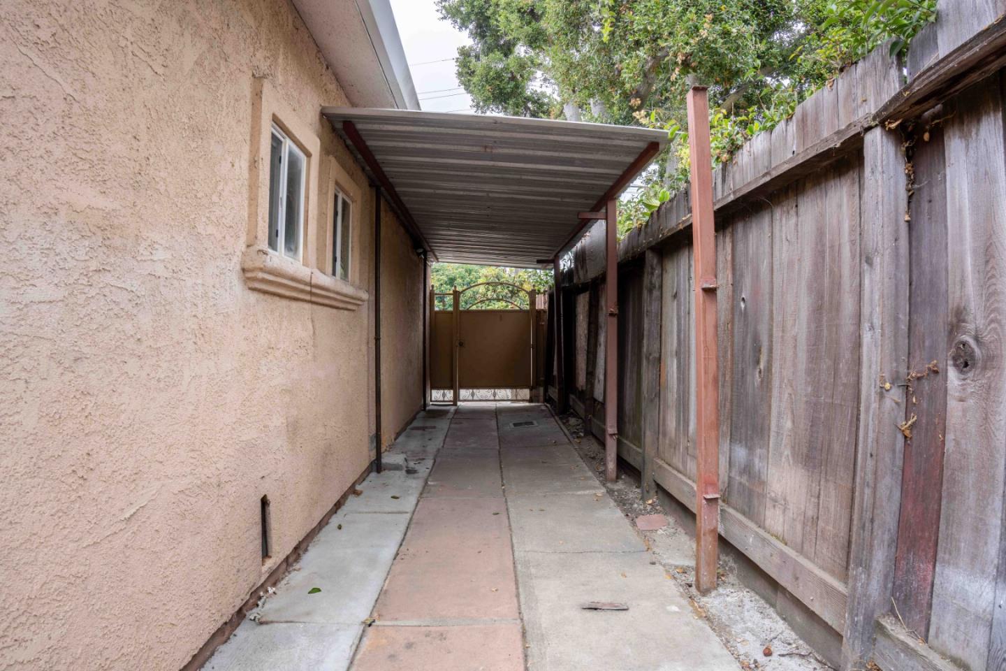 Detail Gallery Image 23 of 27 For 2232 Euclid Ave, East Palo Alto,  CA 94303 - 4 Beds | 1/1 Baths