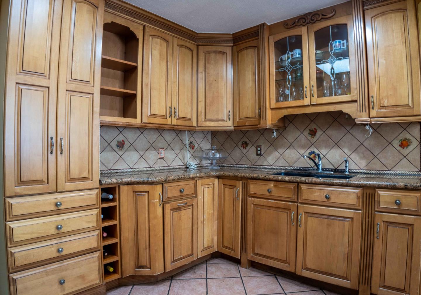 Detail Gallery Image 3 of 27 For 2232 Euclid Ave, East Palo Alto,  CA 94303 - 4 Beds | 1/1 Baths