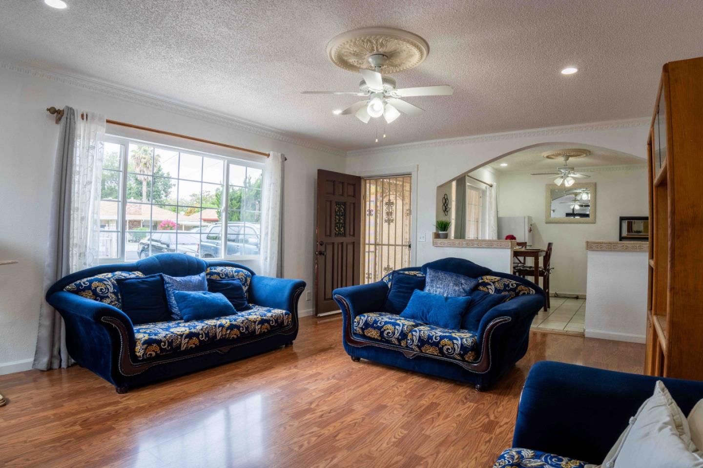 Detail Gallery Image 7 of 27 For 2232 Euclid Ave, East Palo Alto,  CA 94303 - 4 Beds | 1/1 Baths