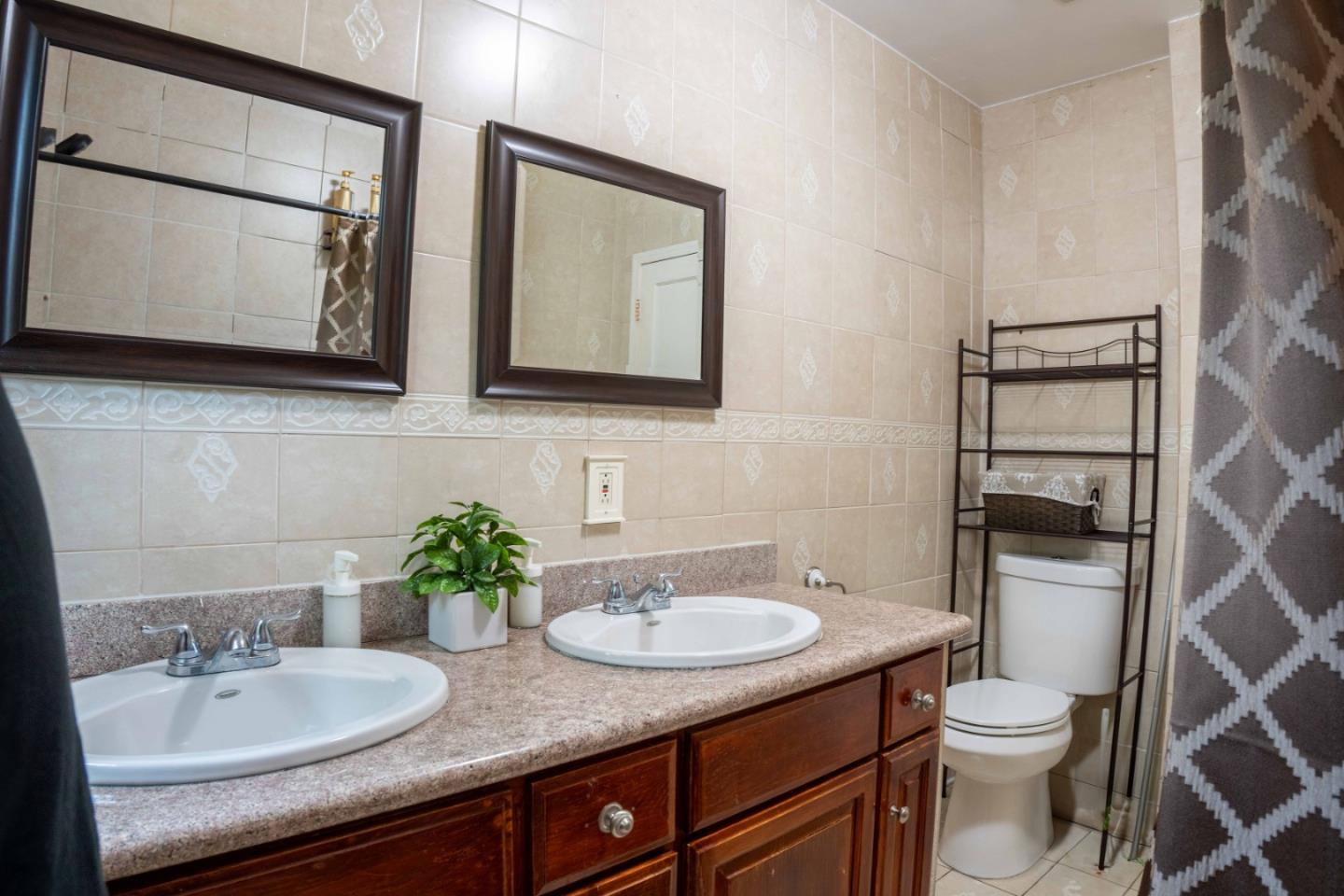 Detail Gallery Image 9 of 27 For 2232 Euclid Ave, East Palo Alto,  CA 94303 - 4 Beds | 1/1 Baths