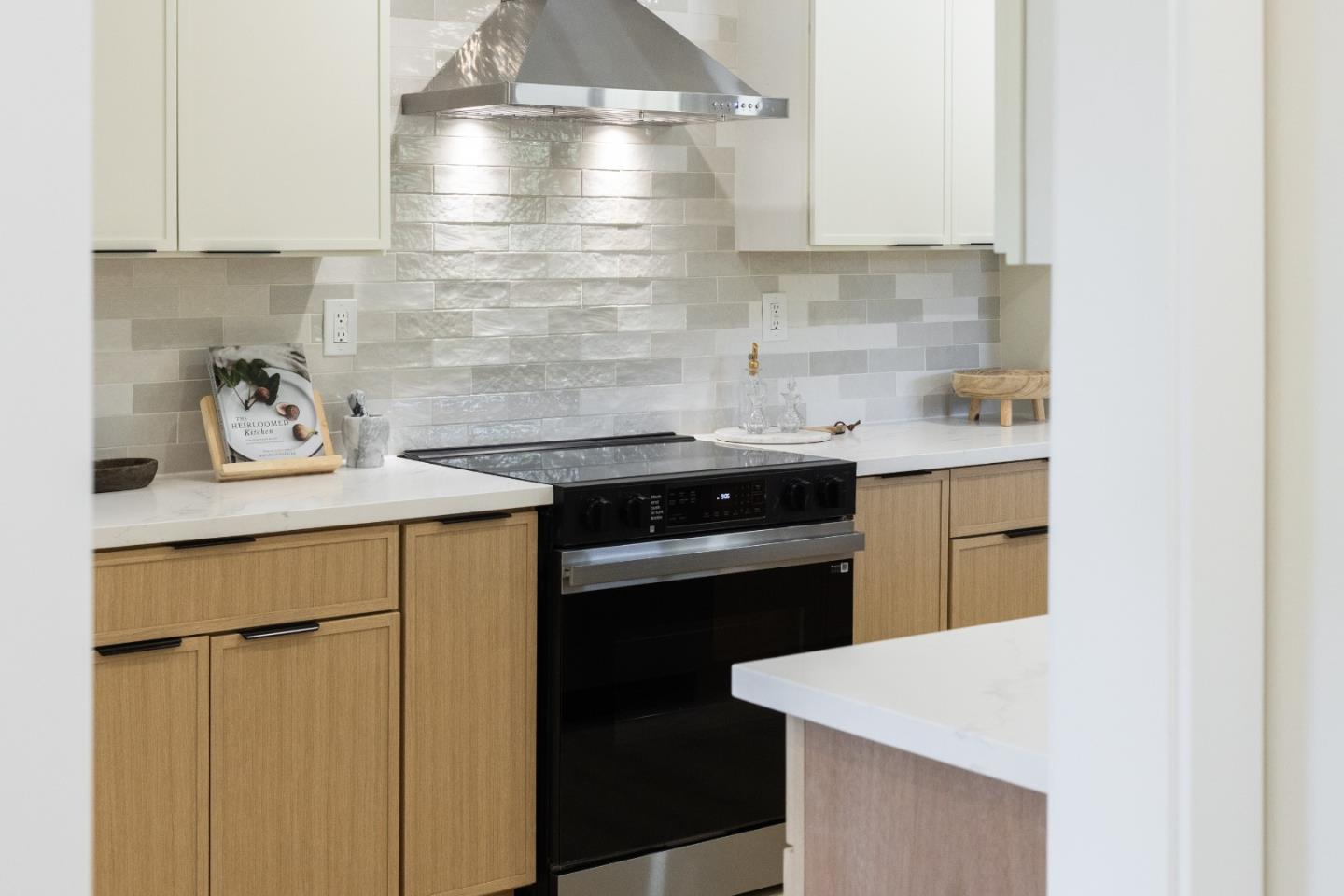 Detail Gallery Image 9 of 41 For 314 Germaine Ave, Santa Cruz,  CA 95065 - 5 Beds | 2/1 Baths