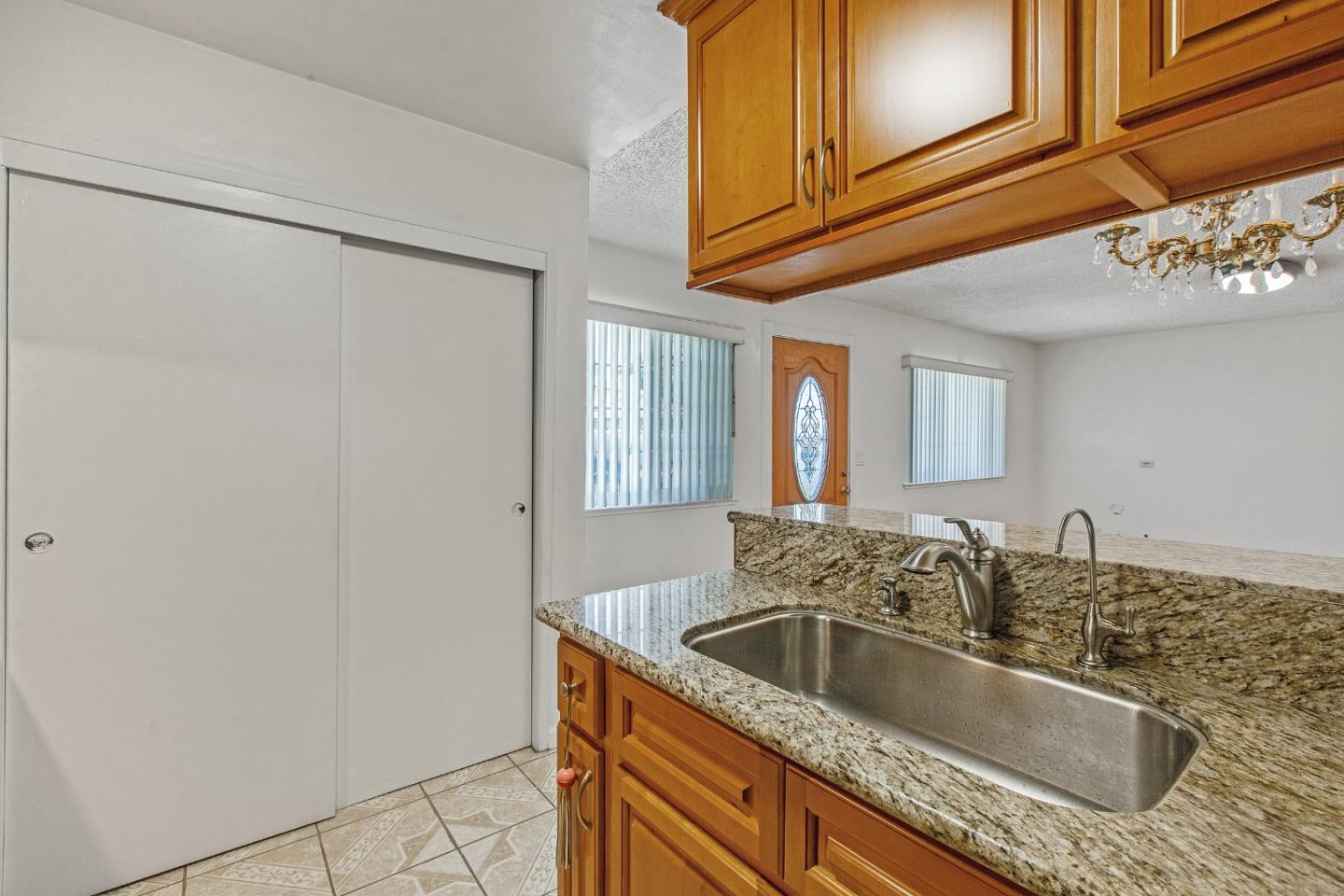 Detail Gallery Image 8 of 19 For 2498 Golzio Ct #1,  San Jose,  CA 95133 - 2 Beds | 1 Baths