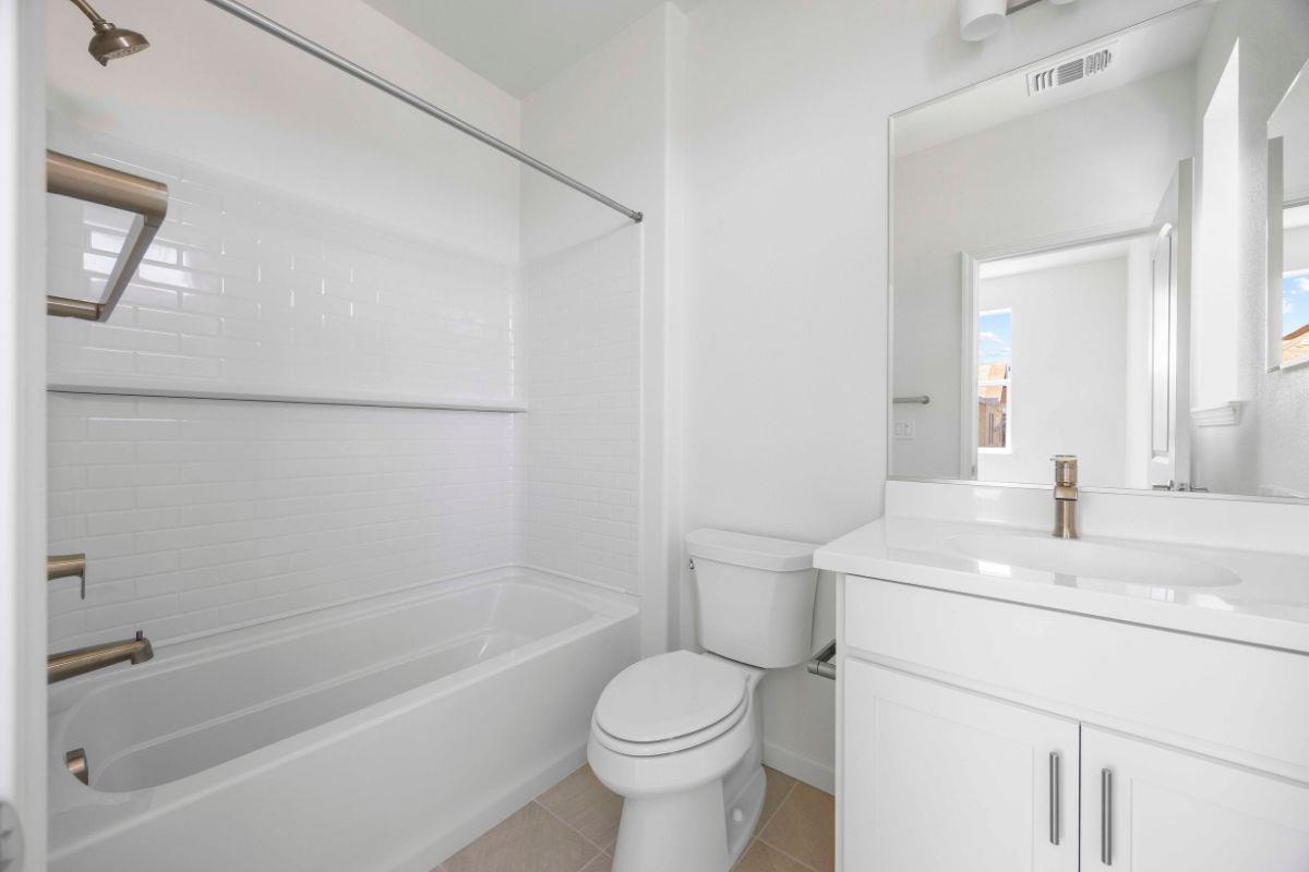 Detail Gallery Image 11 of 39 For 3921-3921a Novel Way, Castro Valley,  CA 94546 - 4 Beds | 4 Baths