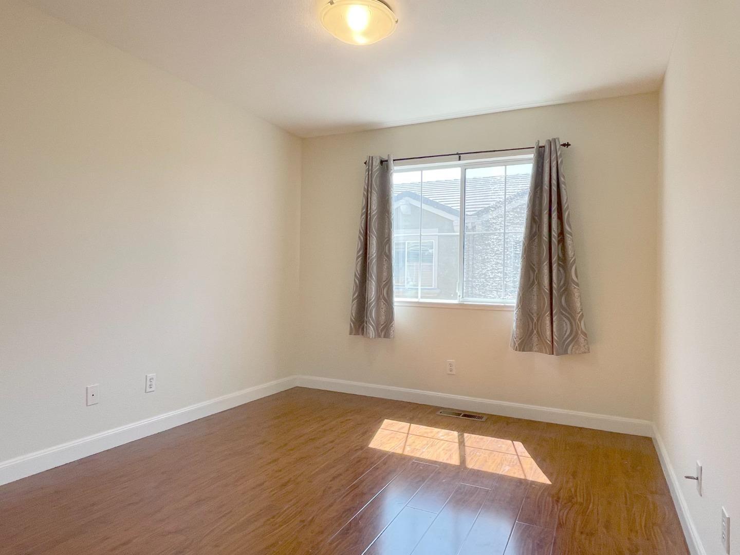 Detail Gallery Image 10 of 15 For 4111 Tawny Ter, Fremont,  CA 94536 - 3 Beds | 2/1 Baths