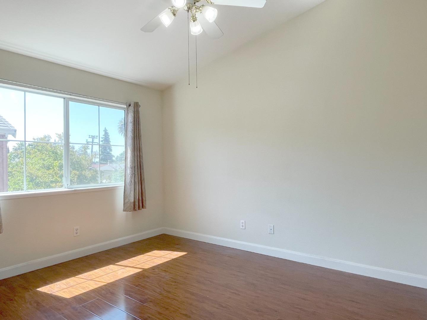 Detail Gallery Image 12 of 15 For 4111 Tawny Ter, Fremont,  CA 94536 - 3 Beds | 2/1 Baths