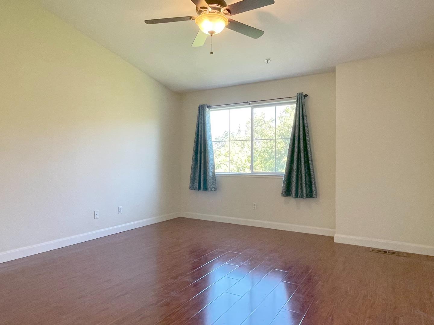 Detail Gallery Image 6 of 15 For 4111 Tawny Ter, Fremont,  CA 94536 - 3 Beds | 2/1 Baths