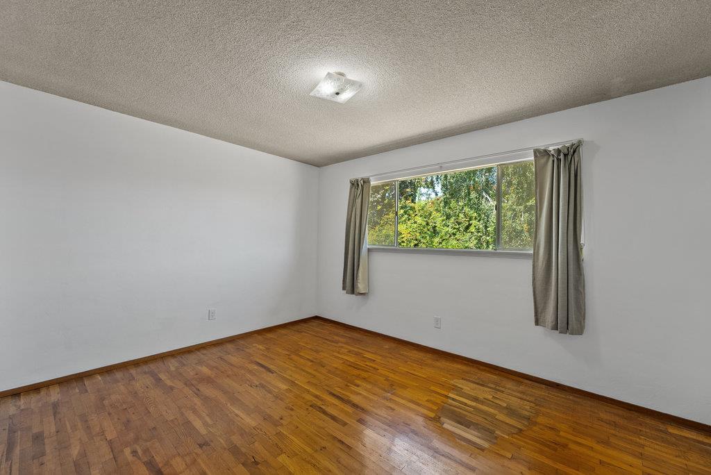 Detail Gallery Image 12 of 20 For 2107 Chanticleer Ave, Santa Cruz,  CA 95062 - 3 Beds | 2 Baths