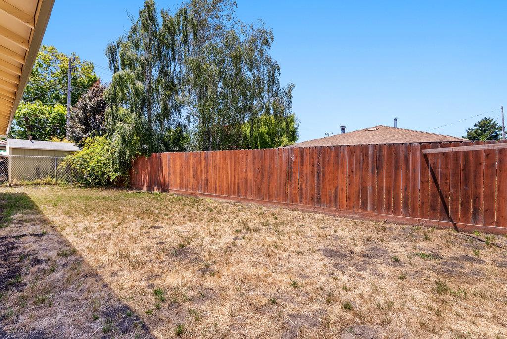 Detail Gallery Image 19 of 20 For 2107 Chanticleer Ave, Santa Cruz,  CA 95062 - 3 Beds | 2 Baths
