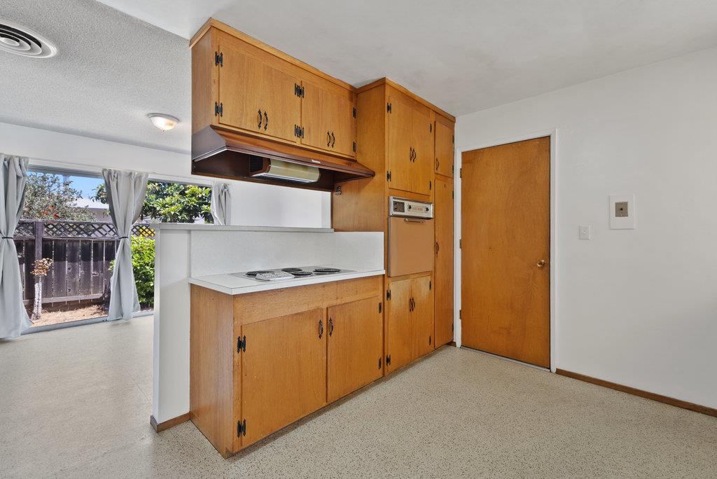 Detail Gallery Image 6 of 20 For 2107 Chanticleer Ave, Santa Cruz,  CA 95062 - 3 Beds | 2 Baths