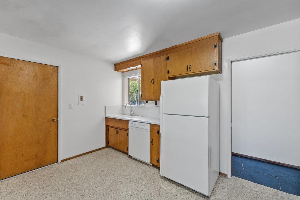 Detail Gallery Image 8 of 20 For 2107 Chanticleer Ave, Santa Cruz,  CA 95062 - 3 Beds | 2 Baths